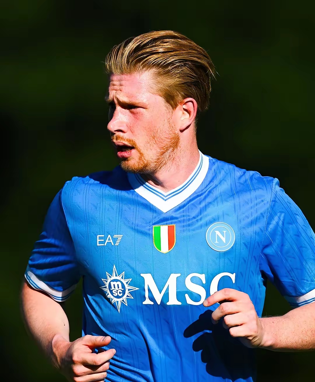 世体：巴萨希望签下巴列卡诺右后卫，队内许多球员都很欣赏他