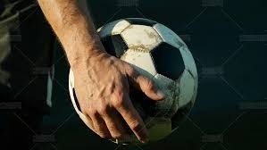 英媒：蓝军、曼城、皇马和热刺都有意莱斯特城16岁前锋蒙加